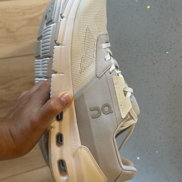 Brand New Cloudrift shoes. Size 10 never worn because they are the wrong size - Picture 5 of 6